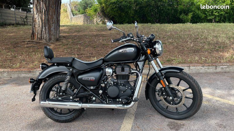 Royal Enfield Meteor 350 Stellar Black